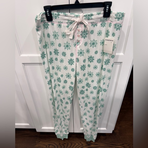 Pj Salvage NWT Snowflake Wishes Pointelle Pants Set Size Large - Picture 7 of 11